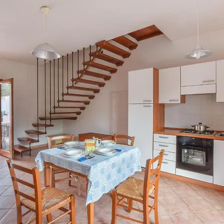 2 Bedroom Stunning In Straulas 別荘